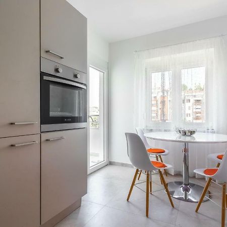 Saten Suite Apartment Near The Beach Porec Bagian luar foto